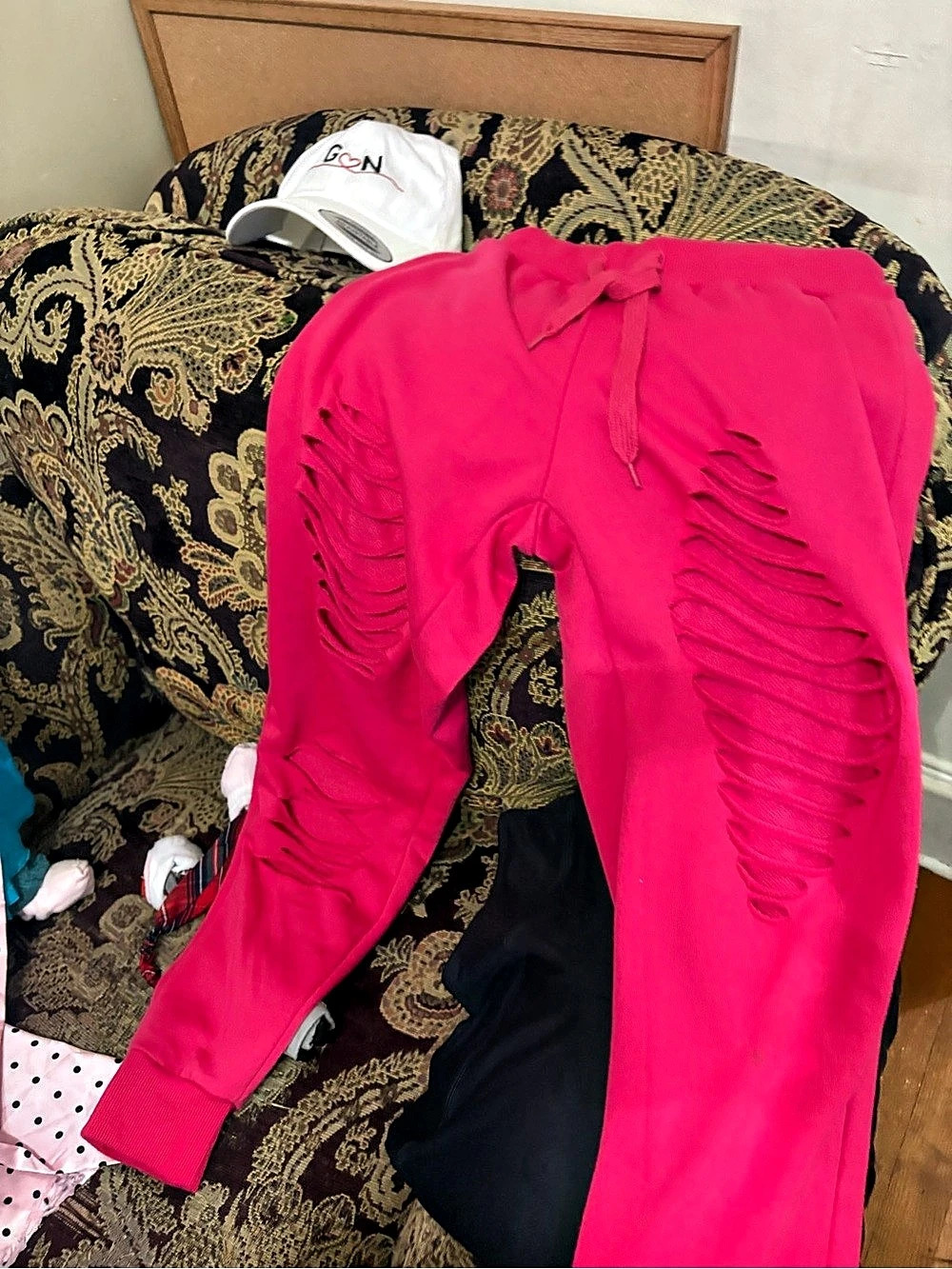 Red Fox Distressed Leggings in Pink Size Small